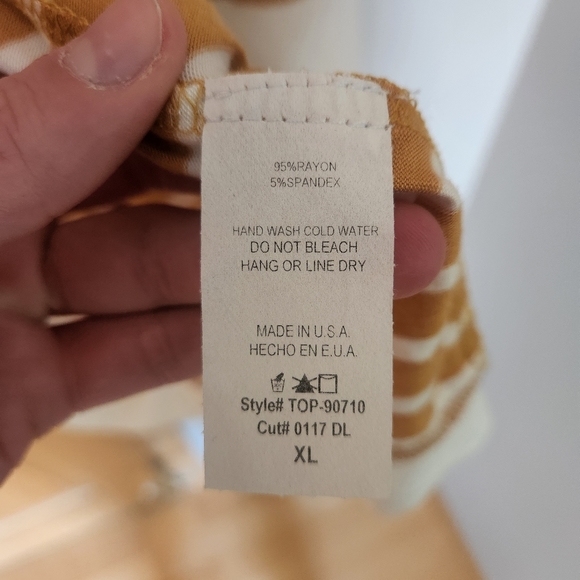 NWT Magic Fit Cardigan - Picture 4 of 8